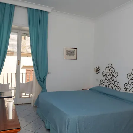 Palatium Mari Szálloda Capri