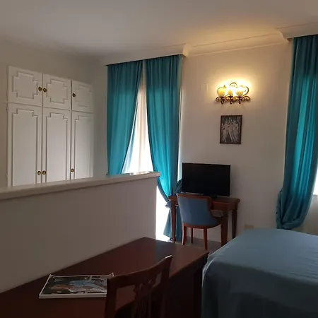 Palatium Mari Szálloda Capri