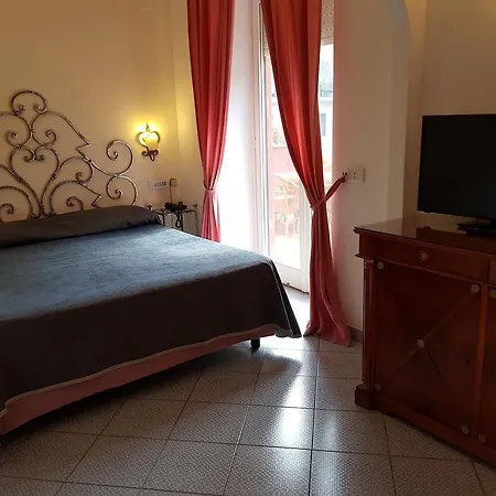 Palatium Mari Hotel 3*